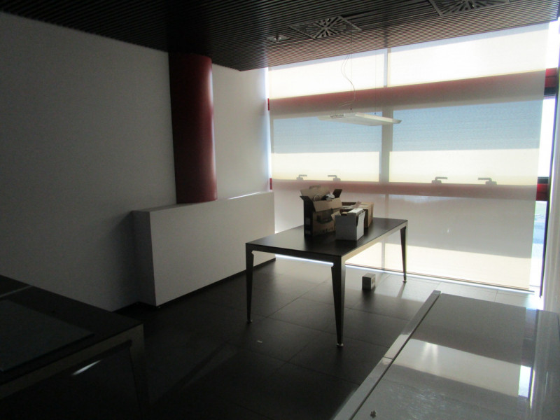 A Padova est sulla Torre NET CENTER affittasi ufficio di grande prestigio. Superficie di circa 35...