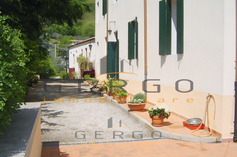 (Per INFO Cristina 3389226442) Proponiamo in vendita casa tipica veneta, costruita alla fine del ...