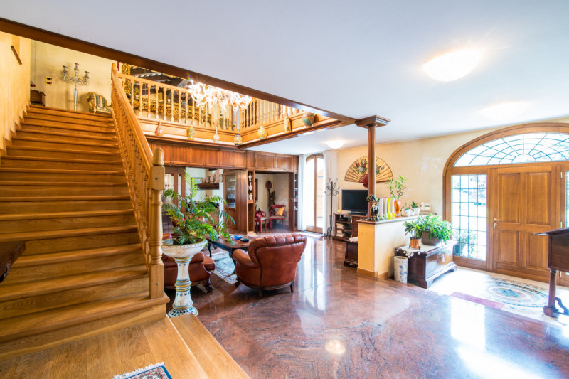 Prestigiosa Villa con Parco privato e Laghetto a Selvazzano Dentro. 
Immersa nella quiete di un p...