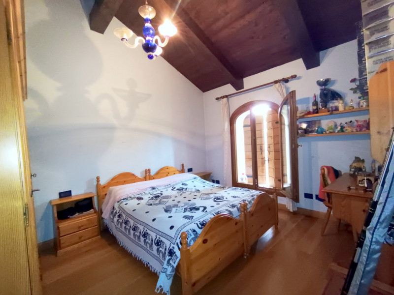 Prestigiosa Villa con Parco privato e Laghetto a Selvazzano Dentro. 
Immersa nella quiete di un p...