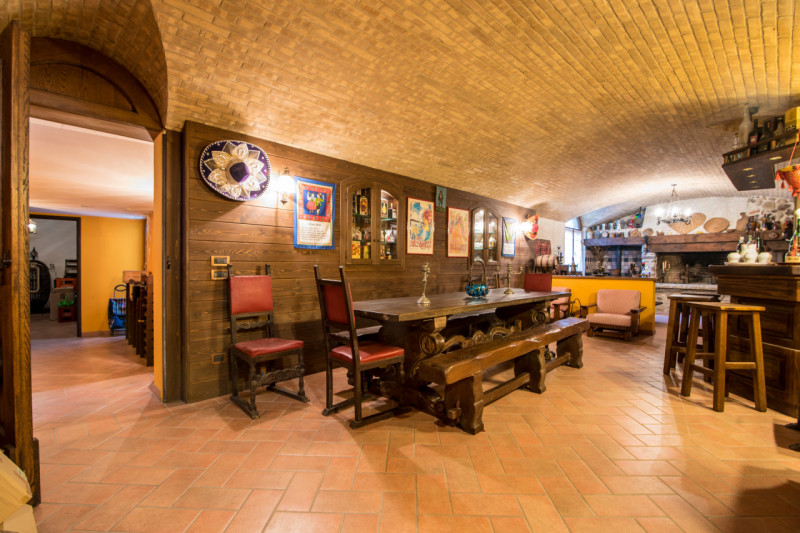 Prestigiosa Villa con Parco privato e Laghetto a Selvazzano Dentro. 
Immersa nella quiete di un p...