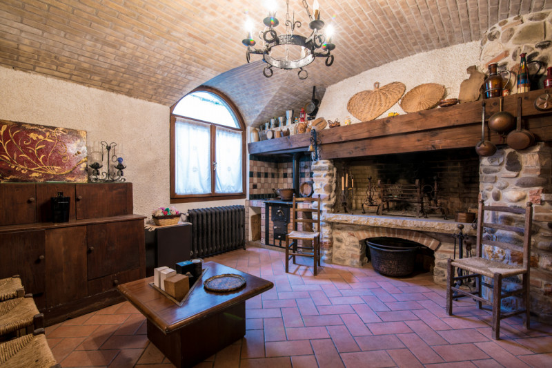 Prestigiosa Villa con Parco privato e Laghetto a Selvazzano Dentro. 
Immersa nella quiete di un p...