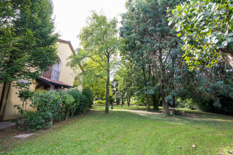 Prestigiosa Villa con Parco privato e Laghetto a Selvazzano Dentro. 
Immersa nella quiete di un p...