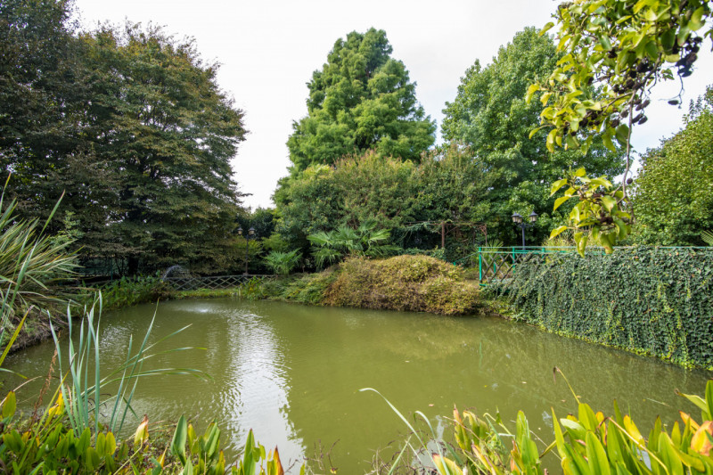Prestigiosa Villa con Parco privato e Laghetto a Selvazzano Dentro. 
Immersa nella quiete di un p...