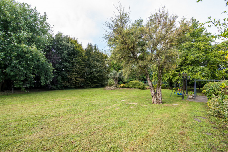 Prestigiosa Villa con Parco privato e Laghetto a Selvazzano Dentro. 
Immersa nella quiete di un p...