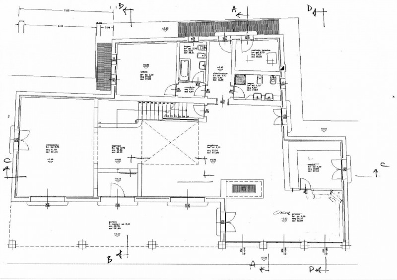 Prestigiosa Villa con Parco privato e Laghetto a Selvazzano Dentro. 
Immersa nella quiete di un p...