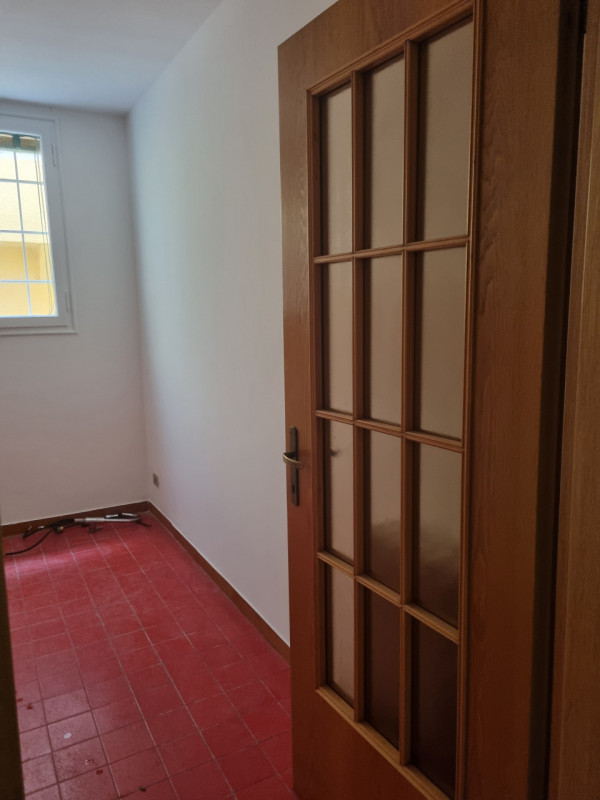 Situato nella storica e affascinante città di Este, proponiamo in vendita un delizioso appartamen...