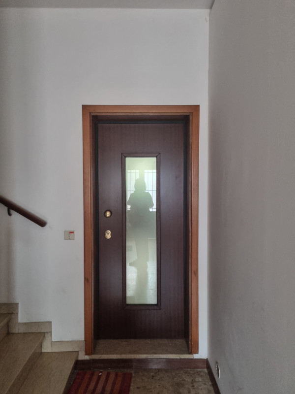 Situato nella storica e affascinante città di Este, proponiamo in vendita un delizioso appartamen...