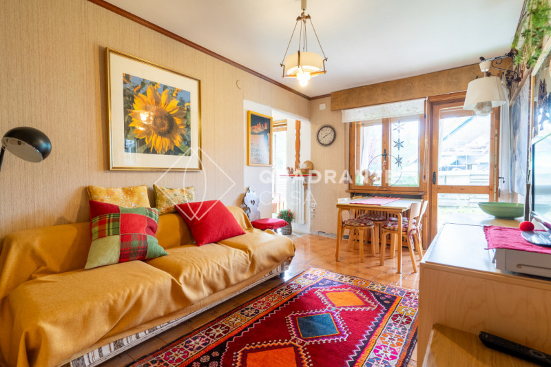 Scopri questo incantevole appartamento quadrilocale situato nel prestigioso Comune di Cortina d'A...