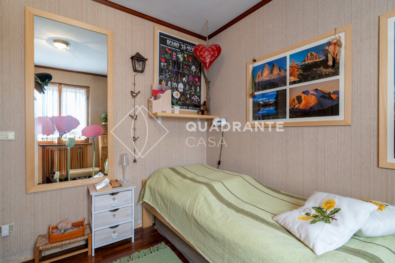 Scopri questo incantevole appartamento quadrilocale situato nel prestigioso Comune di Cortina d'A...