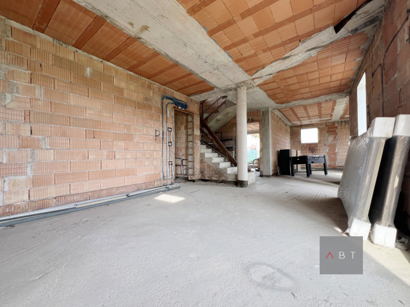 Situata nella frazione di Onara, casa singola allo stato grezzo e composta di: ingresso, cucina, ...