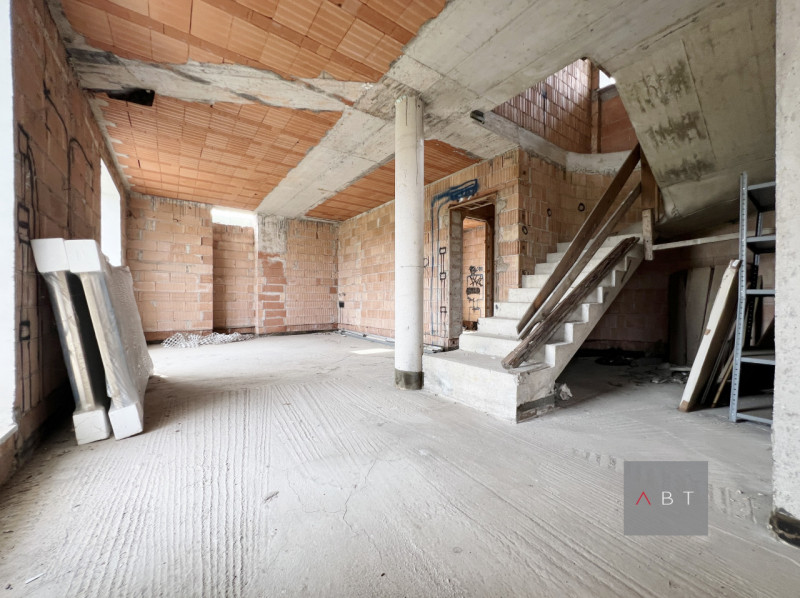 Situata nella frazione di Onara, casa singola allo stato grezzo e composta di: ingresso, cucina, ...