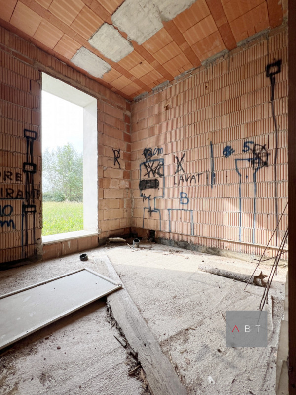 Situata nella frazione di Onara, casa singola allo stato grezzo e composta di: ingresso, cucina, ...