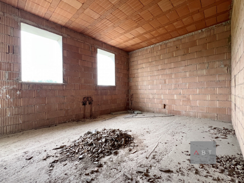 Situata nella frazione di Onara, casa singola allo stato grezzo e composta di: ingresso, cucina, ...