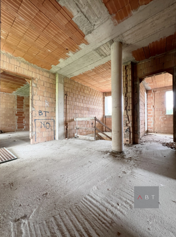 Situata nella frazione di Onara, casa singola allo stato grezzo e composta di: ingresso, cucina, ...