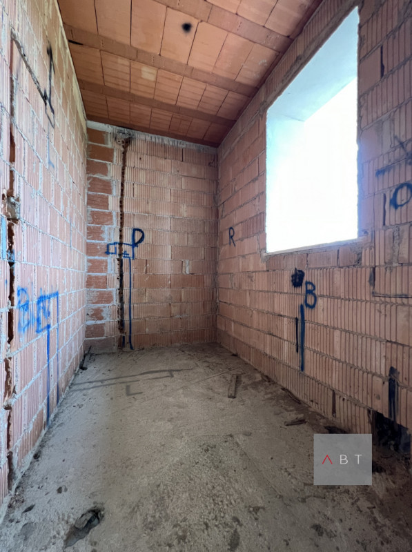 Situata nella frazione di Onara, casa singola allo stato grezzo e composta di: ingresso, cucina, ...