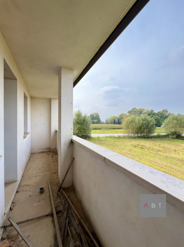 Situata nella frazione di Onara, casa singola allo stato grezzo e composta di: ingresso, cucina, ...