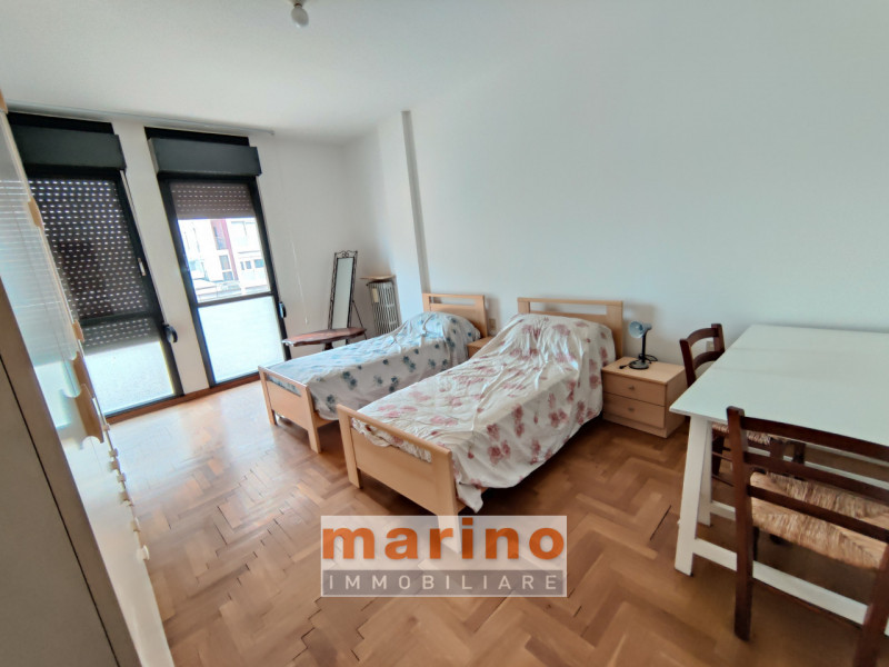 PADOVA CENTRO STORICO PIAZZETTA CONCIAPELLI 
Affittasi appartamento molto luminoso, completamente...