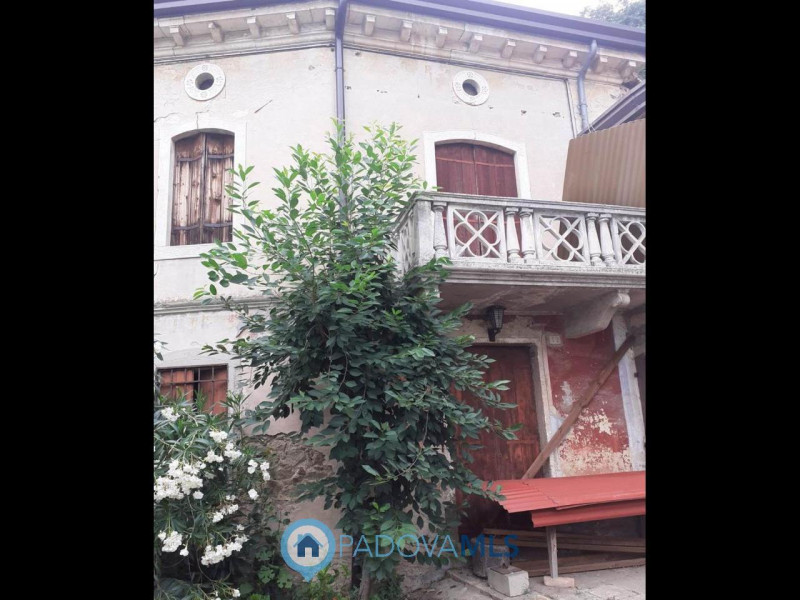 Immobile in esclusiva al Gruppo Padova MLS
Vò Euganeo

Nel cuore dei Colli Euganei, a Vò, proponi...