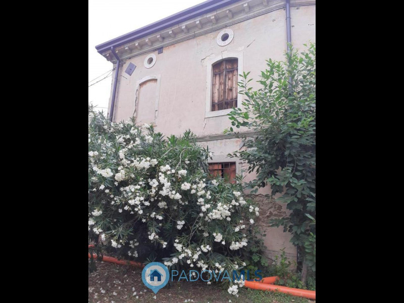 Immobile in esclusiva al Gruppo Padova MLS
Vò Euganeo

Nel cuore dei Colli Euganei, a Vò, proponi...