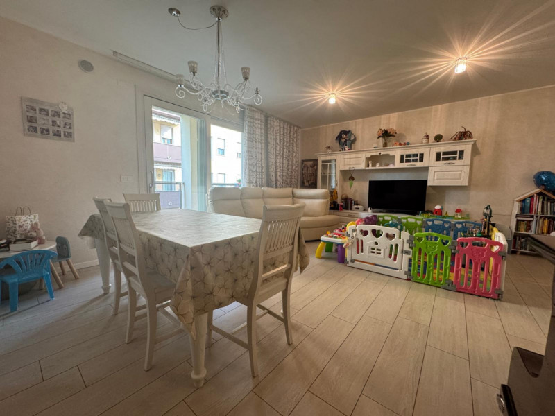 RIF: APMZ2. A Monselice si propone in vendita appartamento al piano secondo con 2 CAMERE in un co...