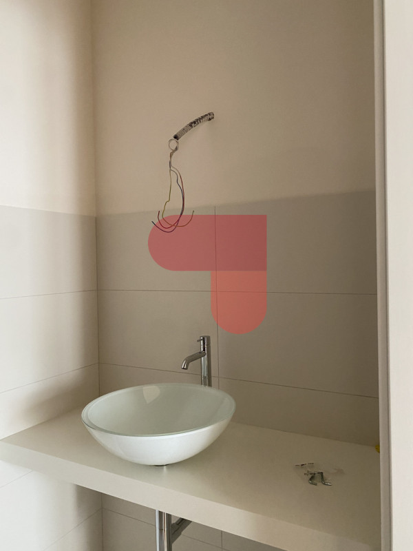 Situato nel cuore di Arzignano, proponiamo in vendita un bellissimo immobile che offre comfort e ...