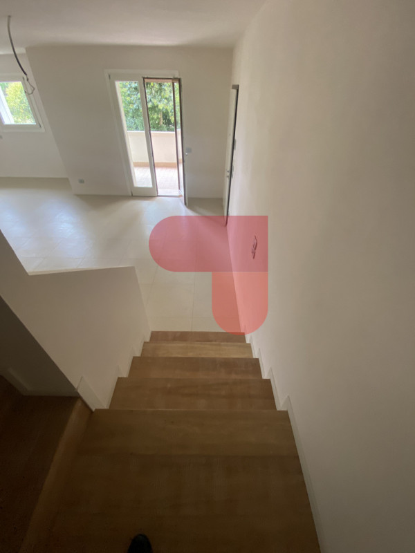 Situato nel cuore di Arzignano, proponiamo in vendita un bellissimo immobile che offre comfort e ...