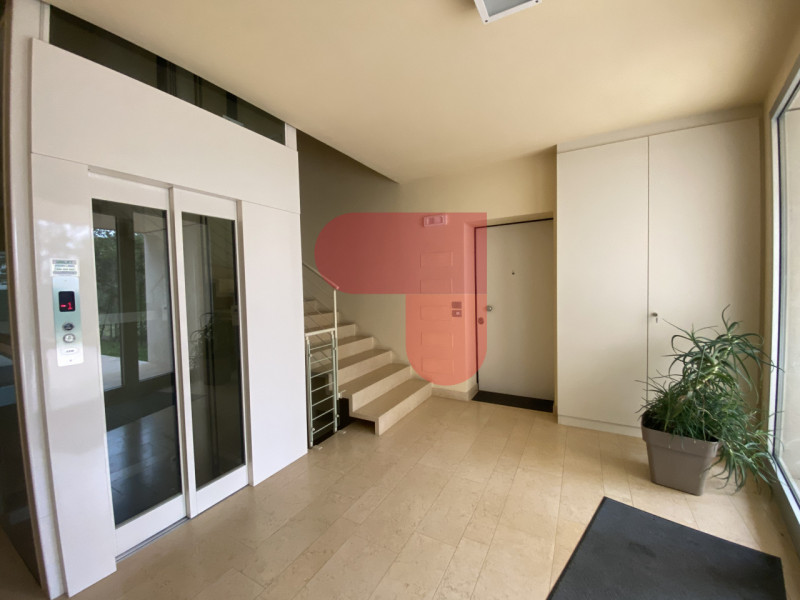 Situato nel cuore di Arzignano, proponiamo in vendita un bellissimo immobile che offre comfort e ...