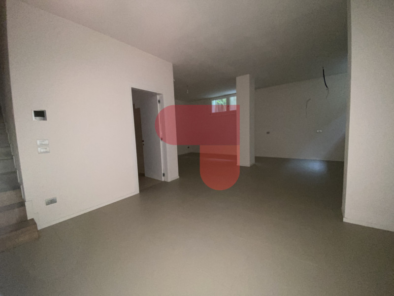 Situato nel cuore di Arzignano, proponiamo in vendita un bellissimo immobile che offre comfort e ...