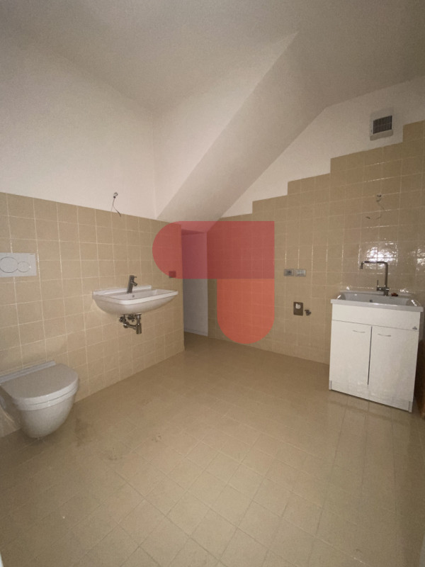 Situato nel cuore di Arzignano, proponiamo in vendita un bellissimo immobile che offre comfort e ...