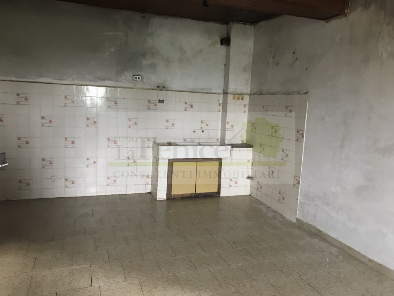 Villa Singola con Ampio Giardino e Capannone a Rodigo - https://images.gestionaleimmobiliare.it/foto/annunci/241007/4188087/800x800/005__img_3635_wmk_0.jpg 