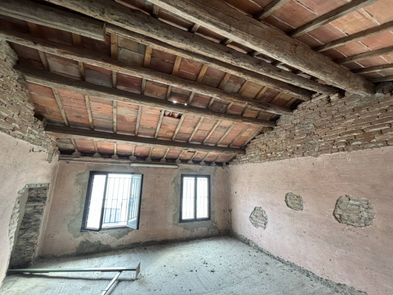 In posizione centrale a Conselve, a pochi passi da tutti i principali servizi, proponiamo intero ...