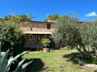 Large semi-detached farmhouse with land and olive trees in a panoramic position