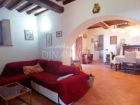 Large semi-detached farmhouse with land and olive trees in a panoramic position