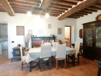 Large semi-detached farmhouse with land and olive trees in a panoramic position