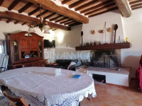 Large semi-detached farmhouse with land and olive trees in a panoramic position