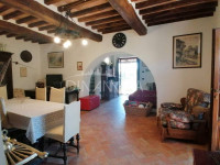 Large semi-detached farmhouse with land and olive trees in a panoramic position
