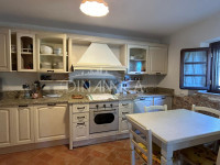 Large semi-detached farmhouse with land and olive trees in a panoramic position