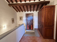 Large semi-detached farmhouse with land and olive trees in a panoramic position