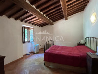 Large semi-detached farmhouse with land and olive trees in a panoramic position