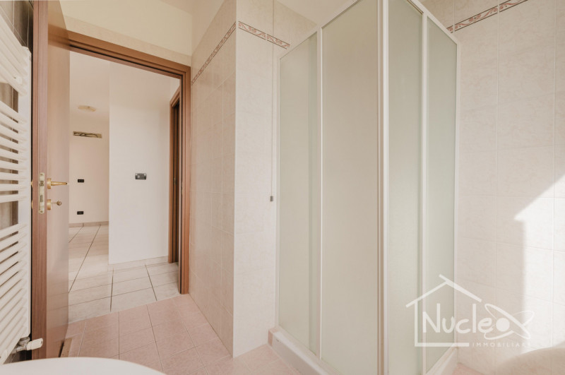 In posizione centrale, comoda a tutti i servizi, appartamento in palazzina del 2008 di solo 4 uni...