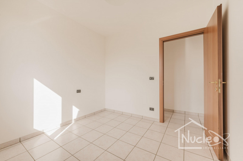 In posizione centrale, comoda a tutti i servizi, appartamento in palazzina del 2008 di solo 4 uni...