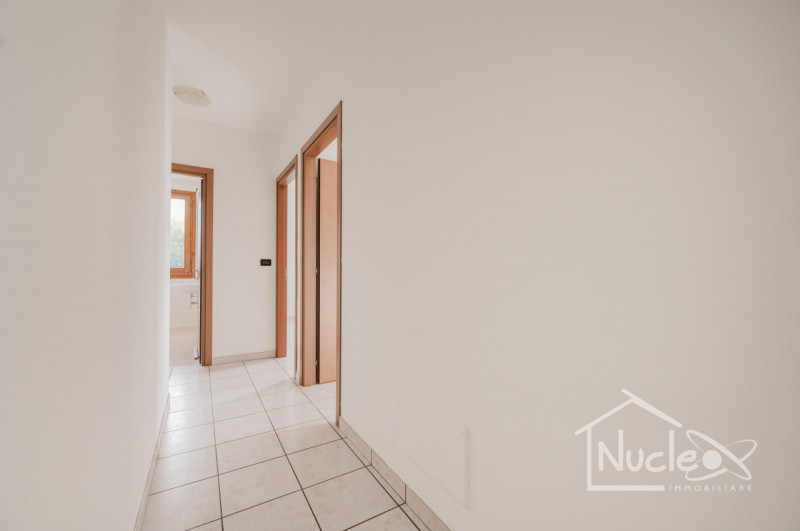 In posizione centrale, comoda a tutti i servizi, appartamento in palazzina del 2008 di solo 4 uni...