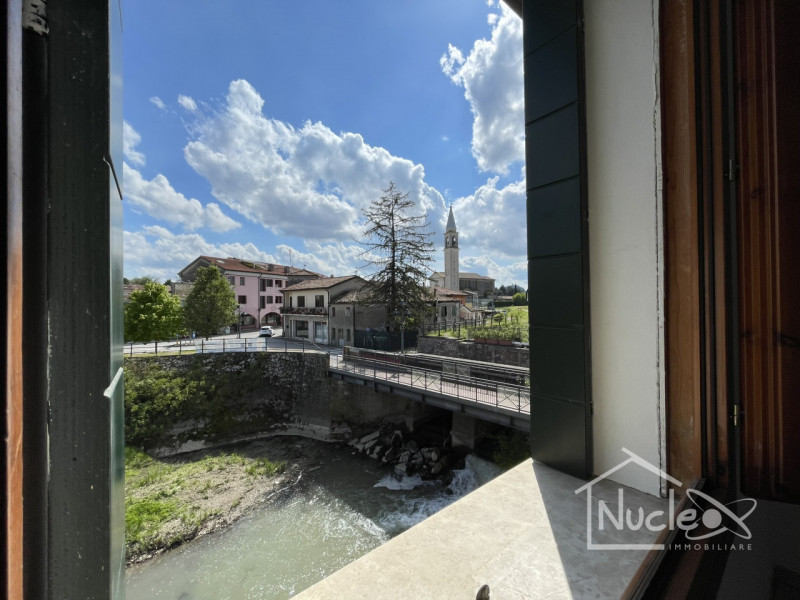 In posizione centrale, comoda a tutti i servizi, appartamento in palazzina del 2008 di solo 4 uni...