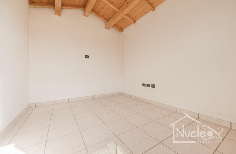 In posizione centrale, comoda a tutti i servizi, appartamento in palazzina del 2008 di solo 4 uni...