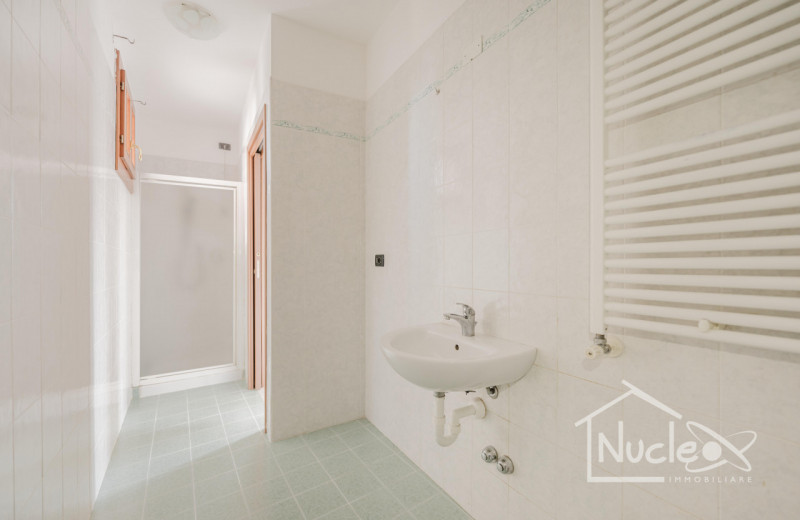 In posizione centrale, comoda a tutti i servizi, appartamento in palazzina del 2008 di solo 4 uni...