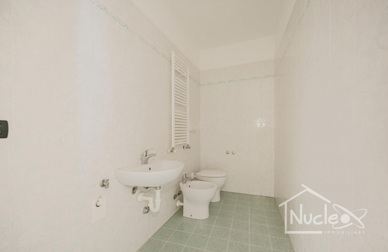 In posizione centrale, comoda a tutti i servizi, appartamento in palazzina del 2008 di solo 4 uni...