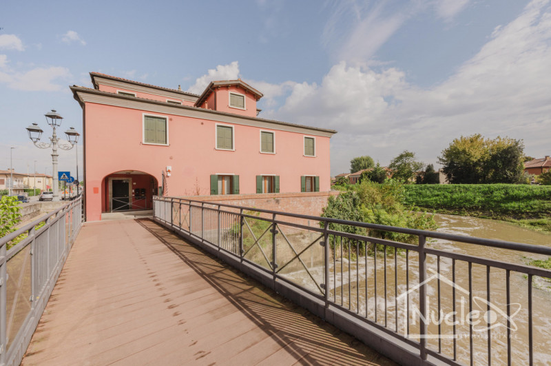 In posizione centrale, comoda a tutti i servizi, appartamento in palazzina del 2008 di solo 4 uni...