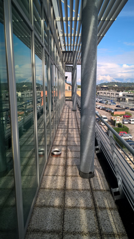 In moderno edificio polifunzionale interamente locato  proponiamo in vendita n. 2 uffici a reddit...