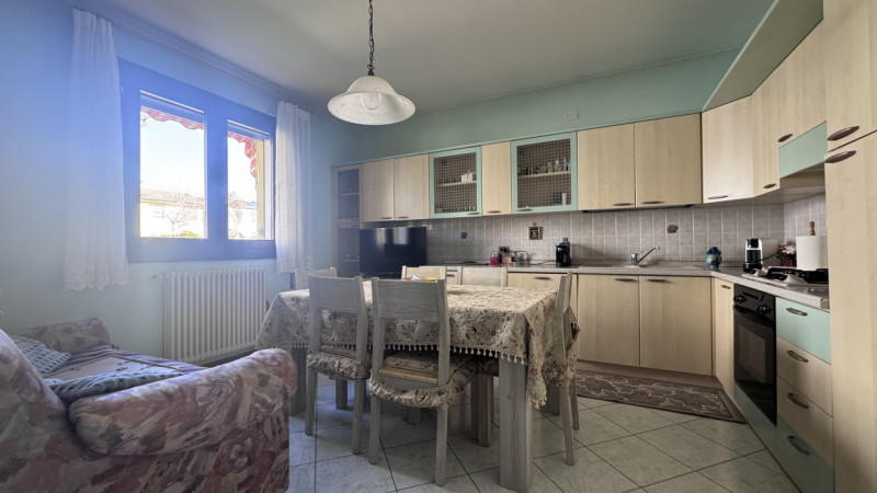 In un quartiere residenziale tranquillo e sicuro, comodo a scuole, servizi e collegamenti, ti asp...